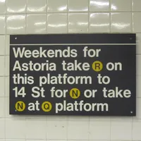 Einfacher Hinweis in der New Yorker U-Bahn