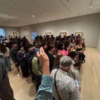 Im MoMA: Alle wollen nur den einen Van Gogh sehen, obwohl der Andere doch viel schöner ist...